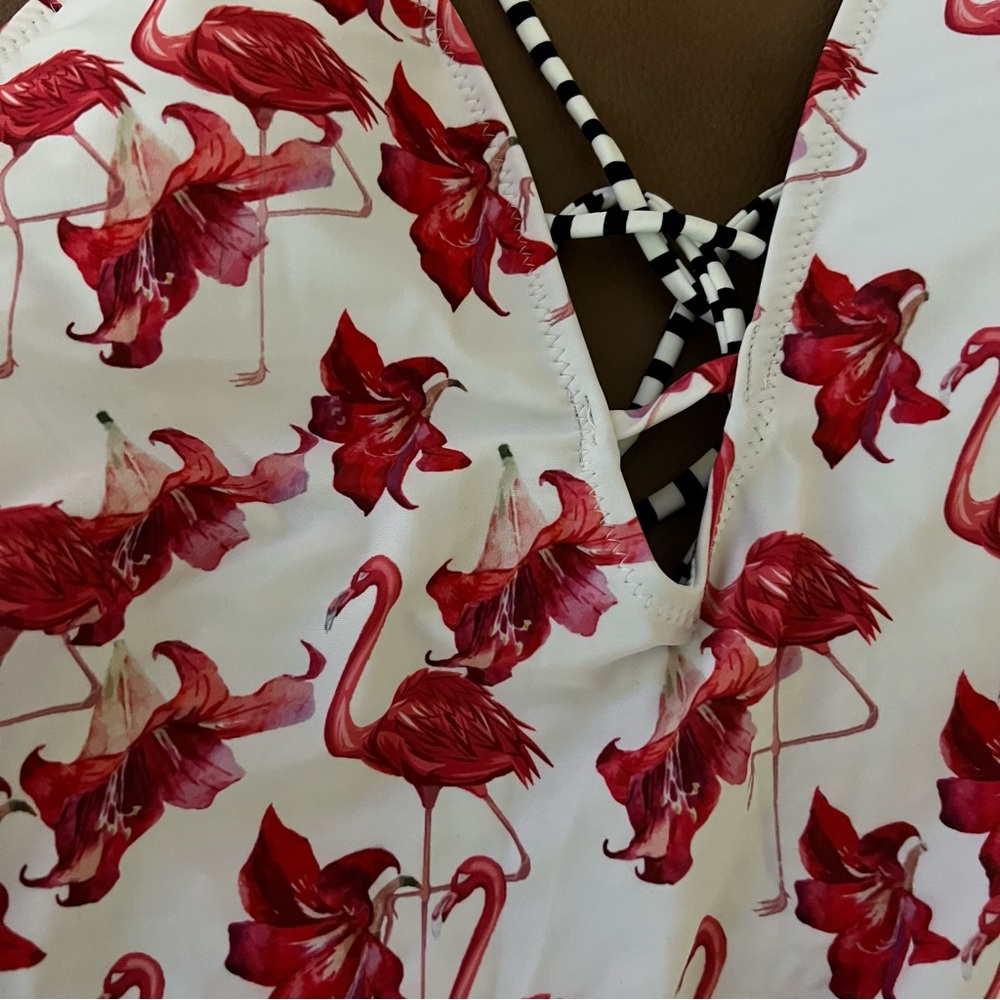Cupshe flaming & flowers Free To Fly Print One-piece Swimsuit white pink L NWT - Picture 11 of 12
